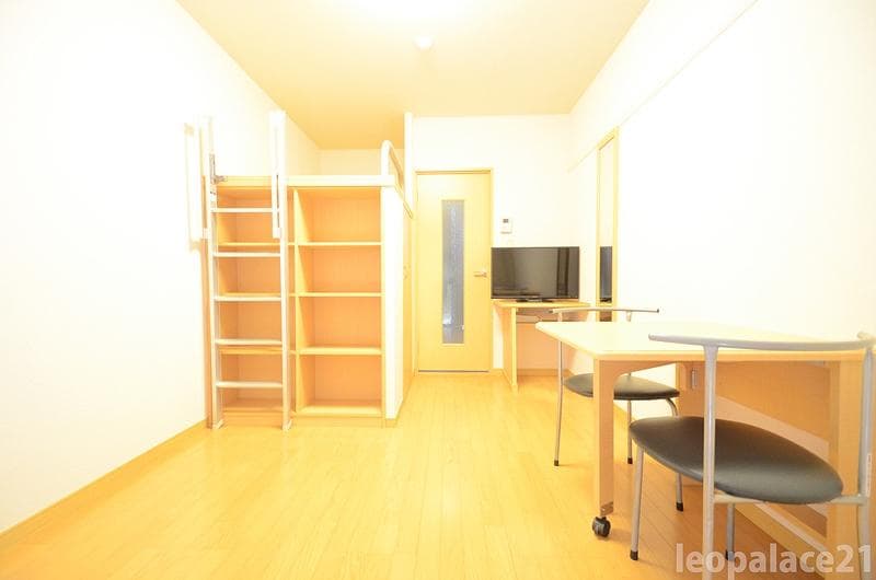 Room image 9