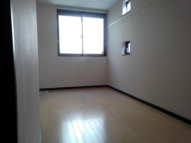 Room image 14