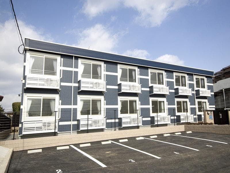 Main exterior of LEONEXT Midorigaoka