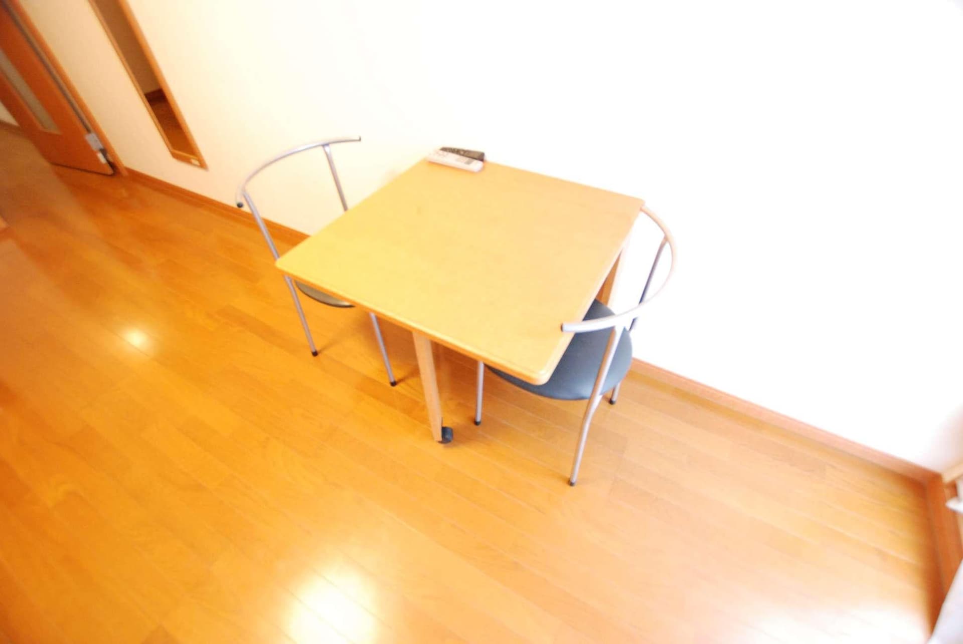 Room image 8