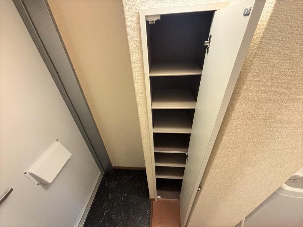 Room image 13