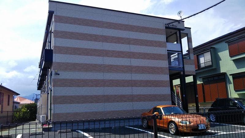 Main exterior of leopalace Karen