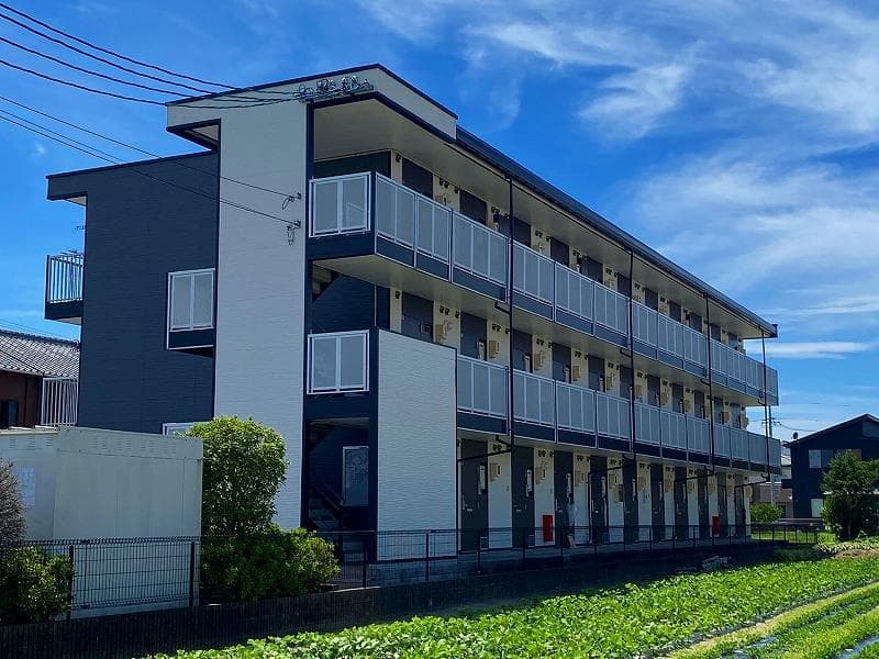 Main exterior of leopalace Kami
