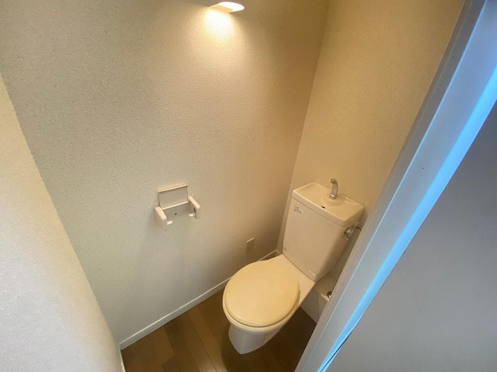 Room image 8