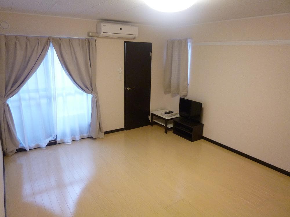 Room image 12