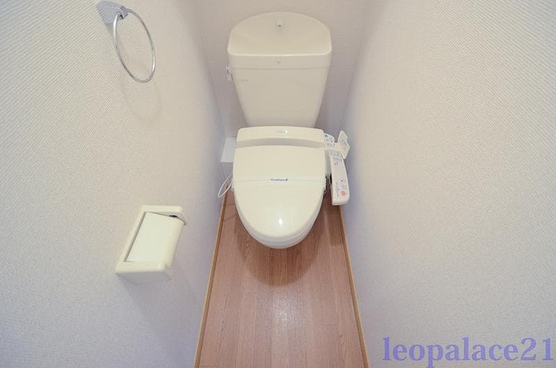 Room image 8