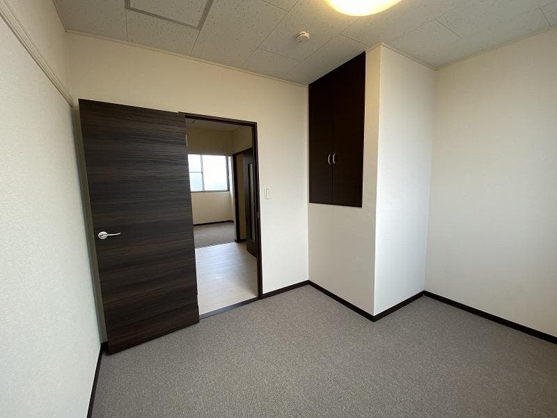 Room image 16