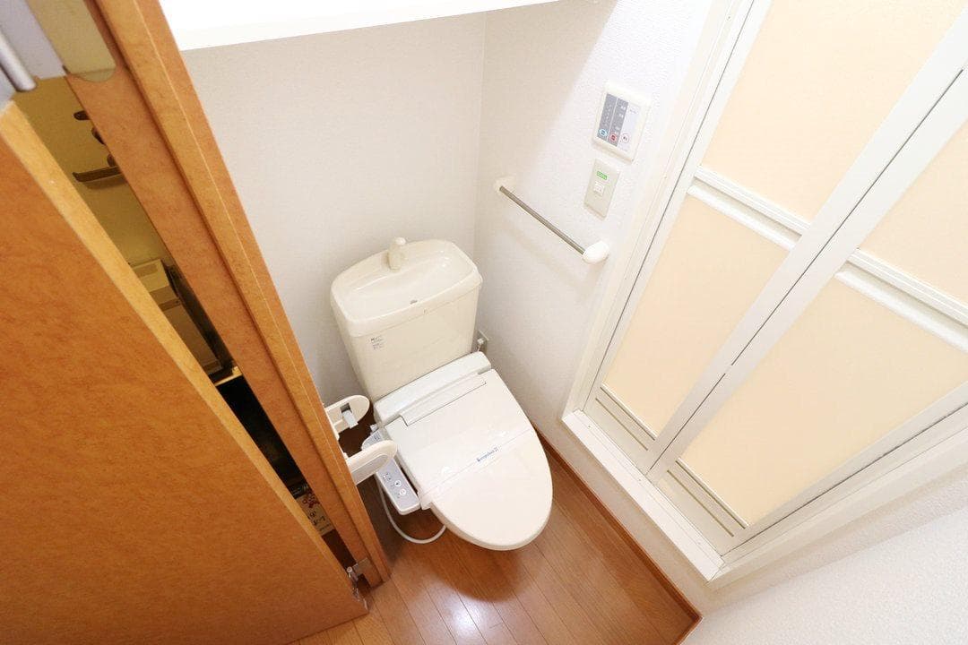Room image 8