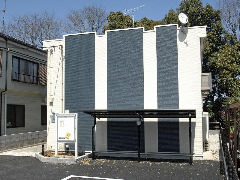 Main exterior of LEONEXT Oppe