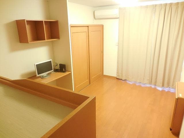 Room image 8