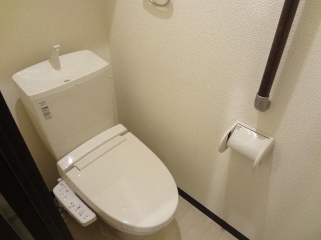 Room image 15