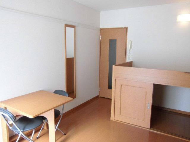 Room image 8