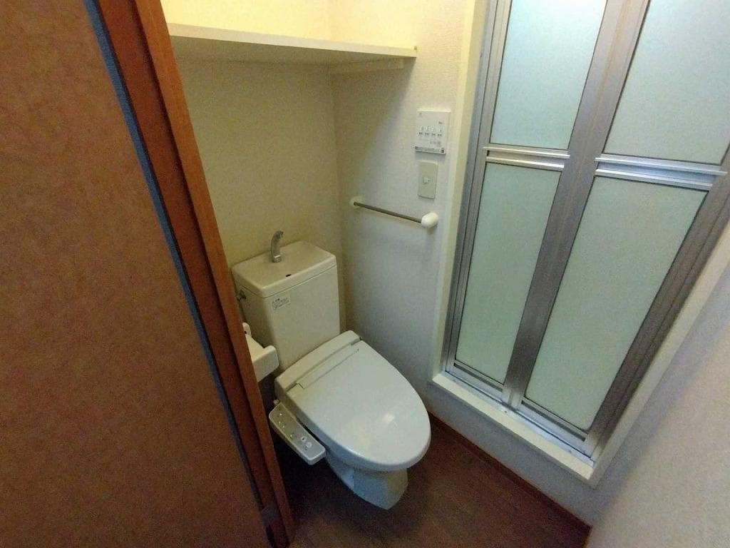 Room image 8