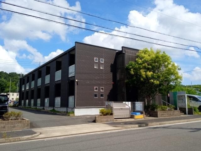 Main exterior of LEONEXT Takabari Arata I
