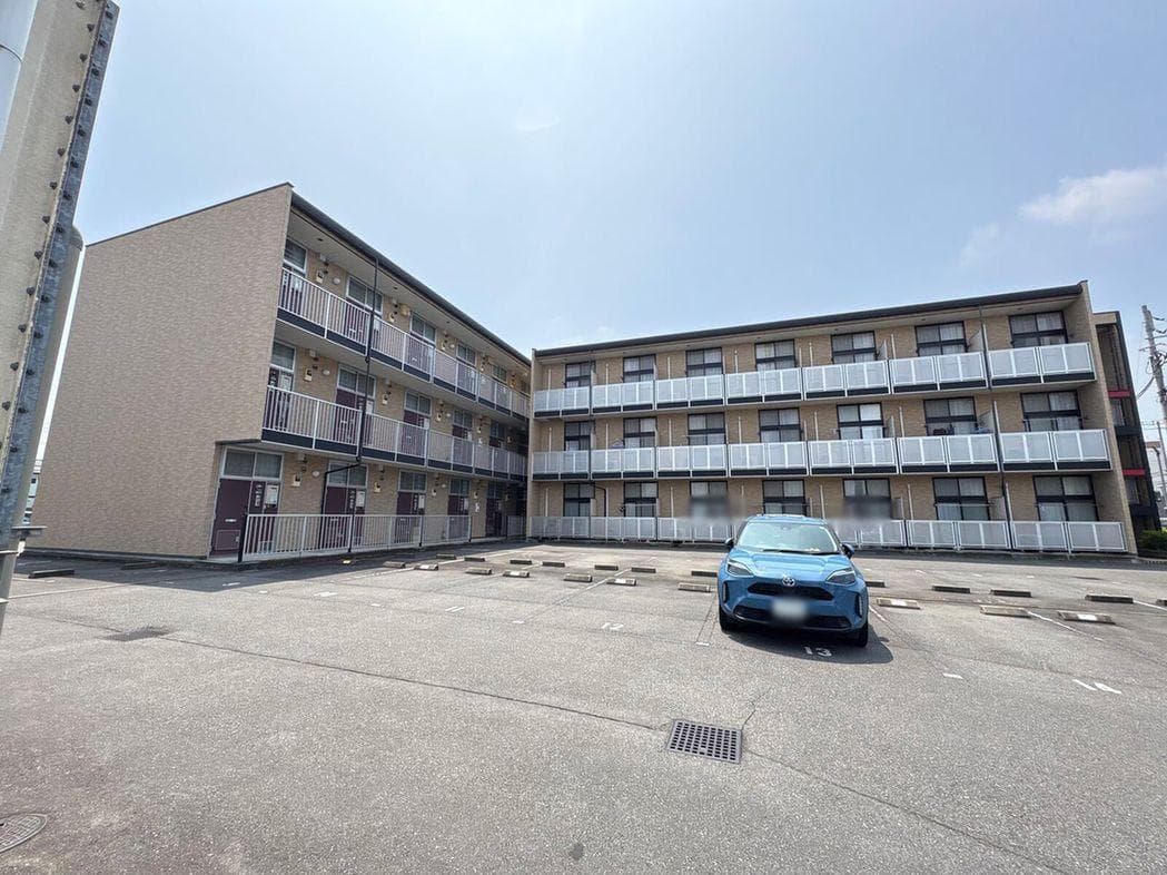 Main exterior of leopalace Luna Shine II