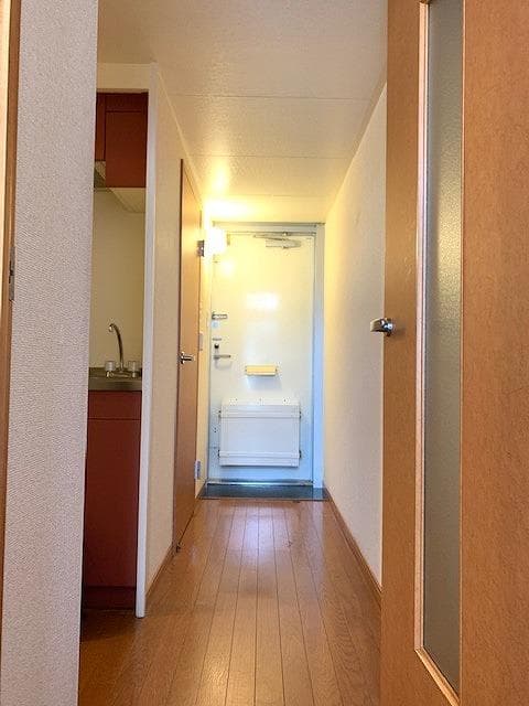 Room image 8