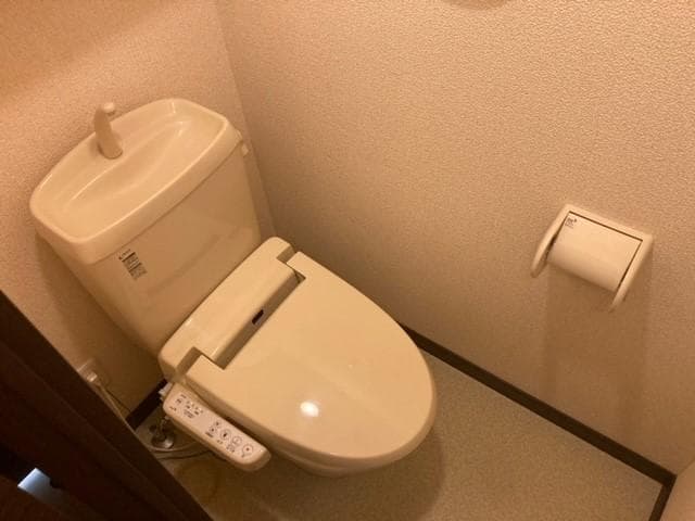 Room image 8