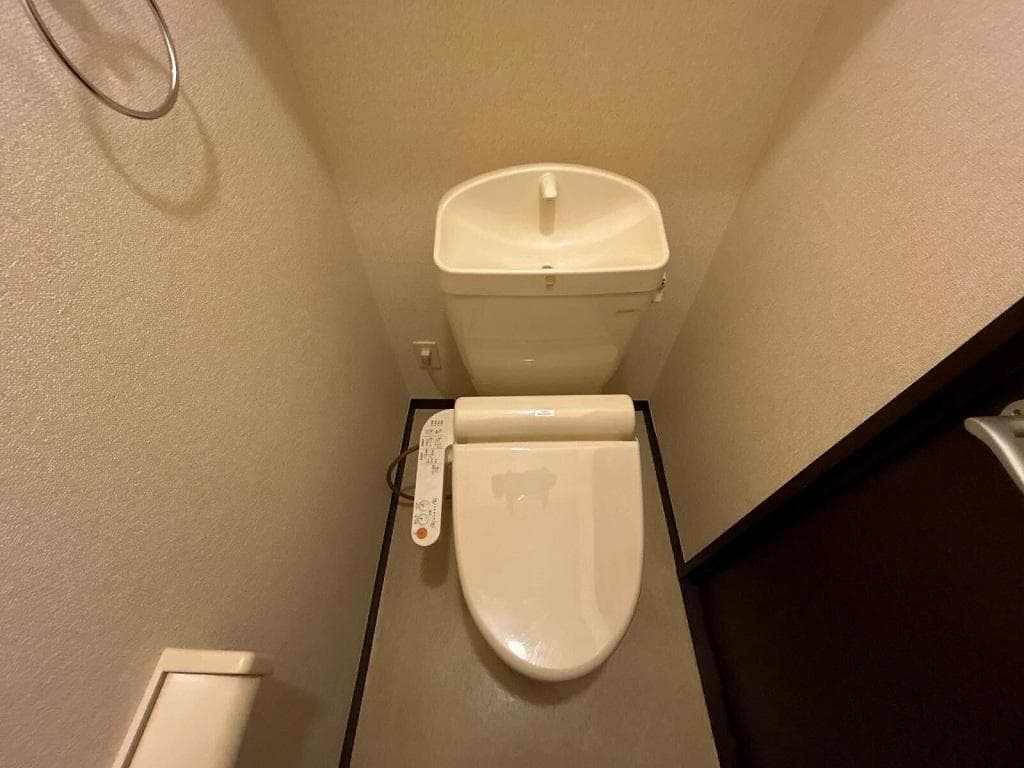 Room image 8