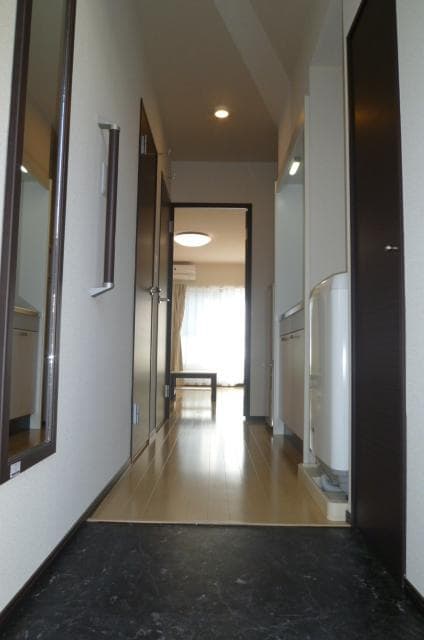 Room image 8