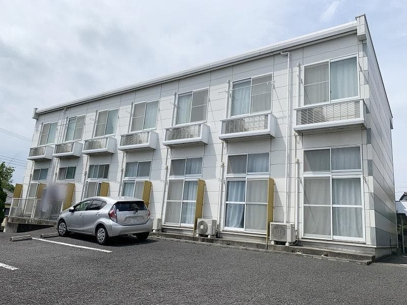 Main exterior of leopalace Saiwai