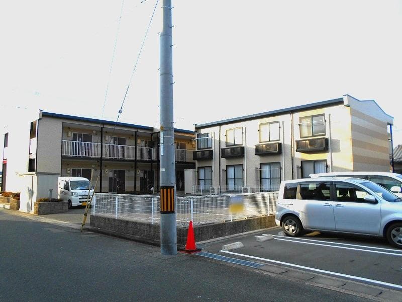 Main exterior of leopalace Kamiga Tsujinaka