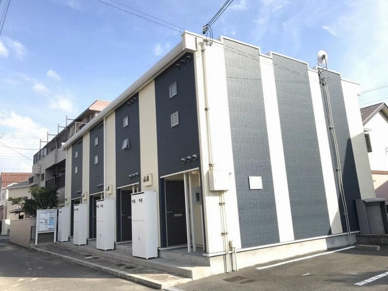 Main exterior of LEONEXT Plaisant Imaike