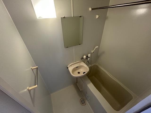 Room image 8