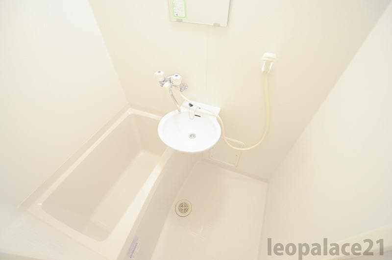 Room image 12