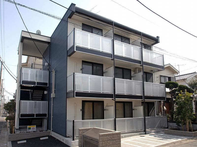 Main exterior of leopalace Lucky