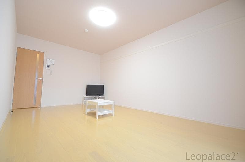 Room image 15