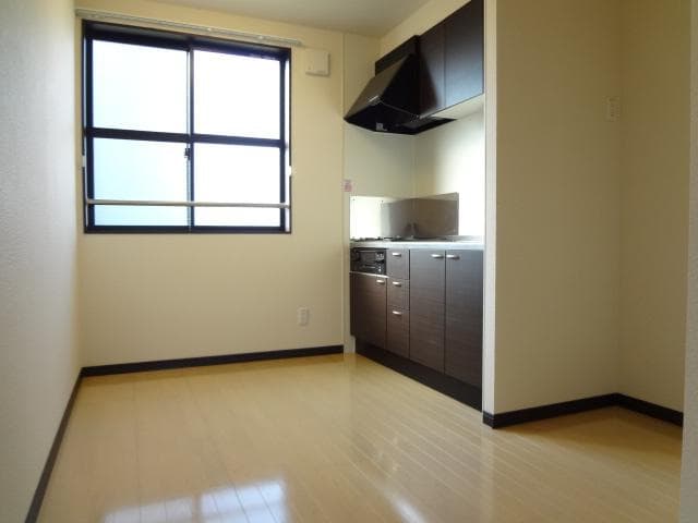 Room image 13