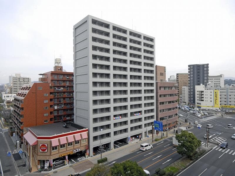 Main exterior of leopalace Kokutaiji