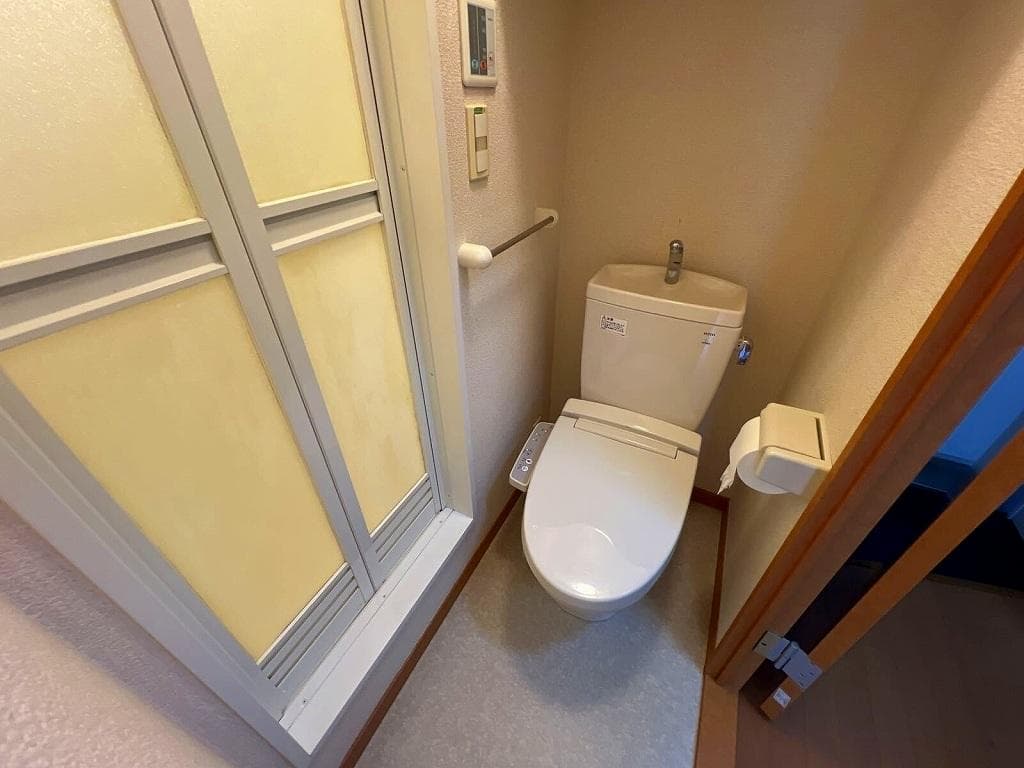 Room image 8