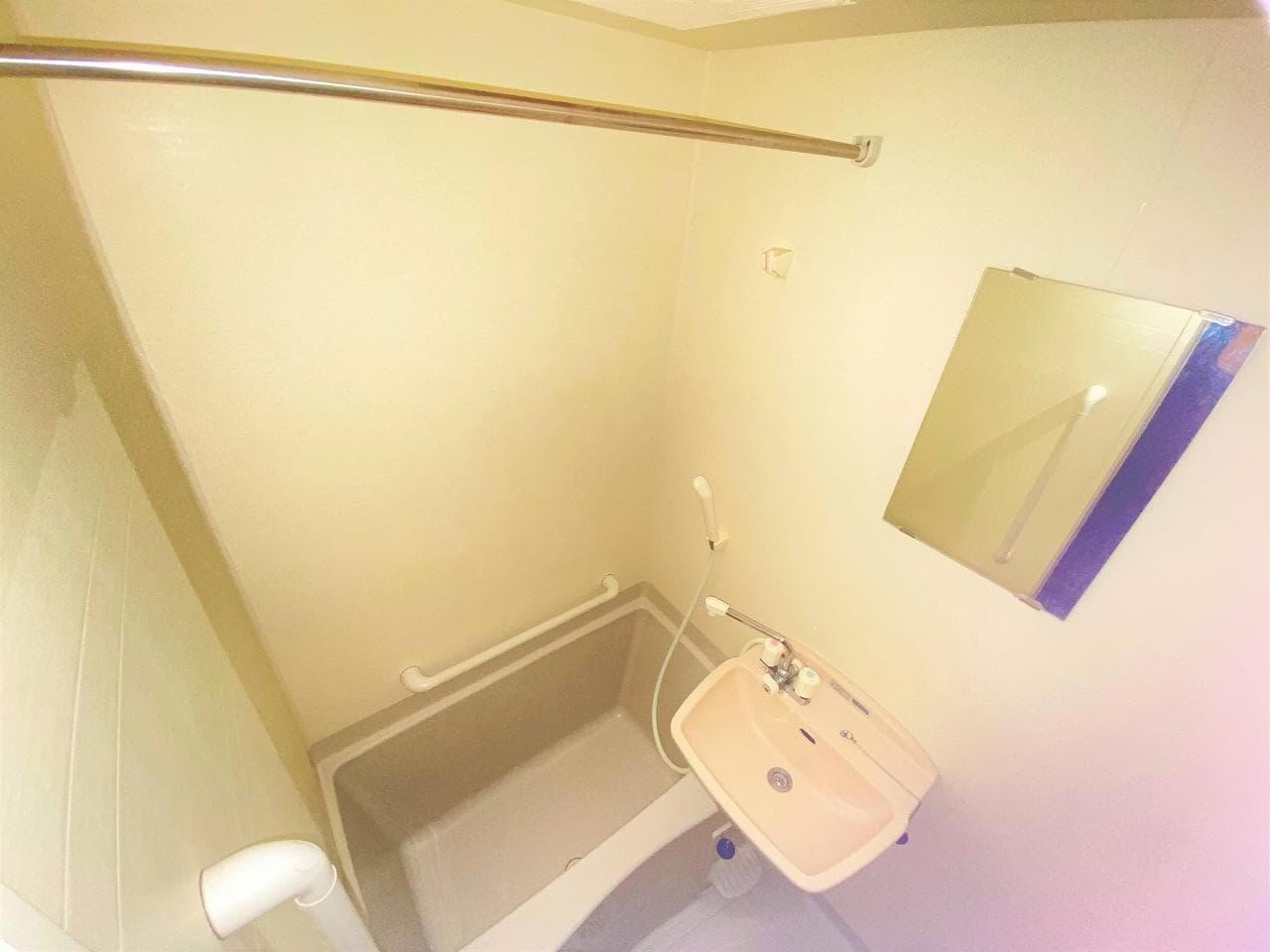 Room image 8