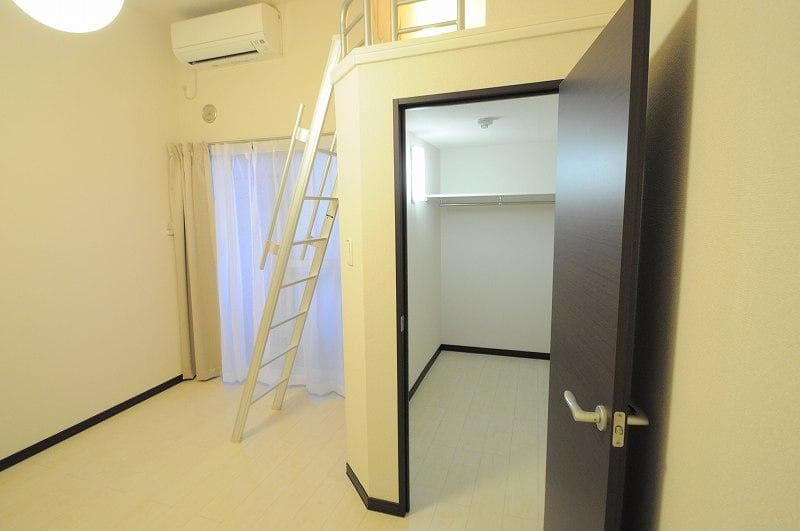 Room image 13
