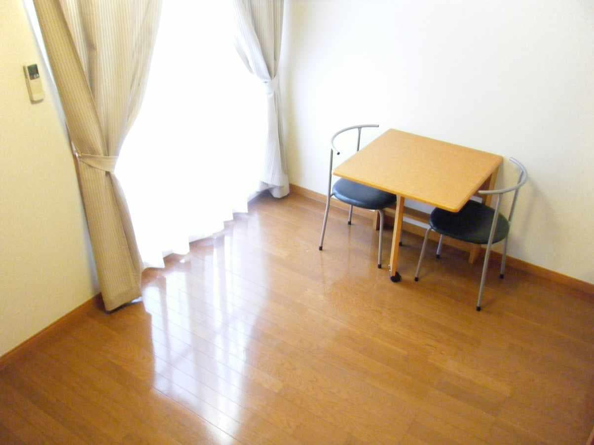 Room image 8