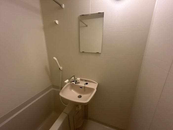 Room image 8