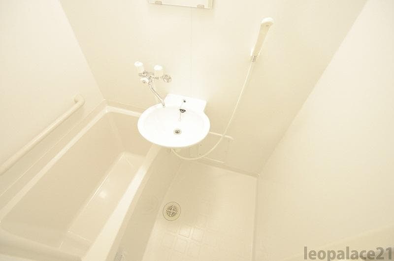 Room image 12