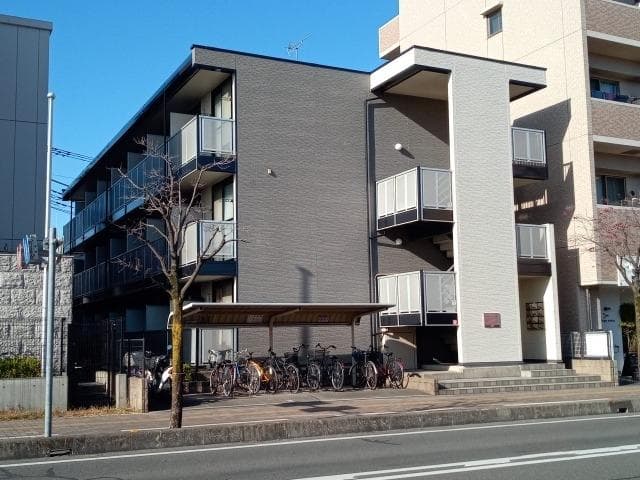 Main exterior of leopalace Movement Tsuruse