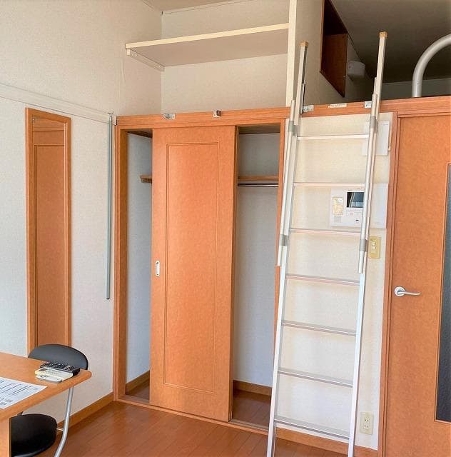 Room image 8