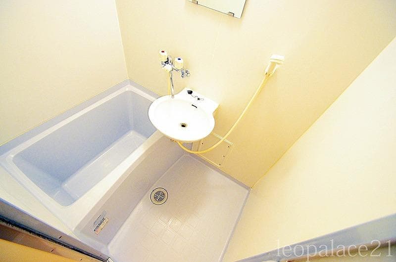 Room image 10