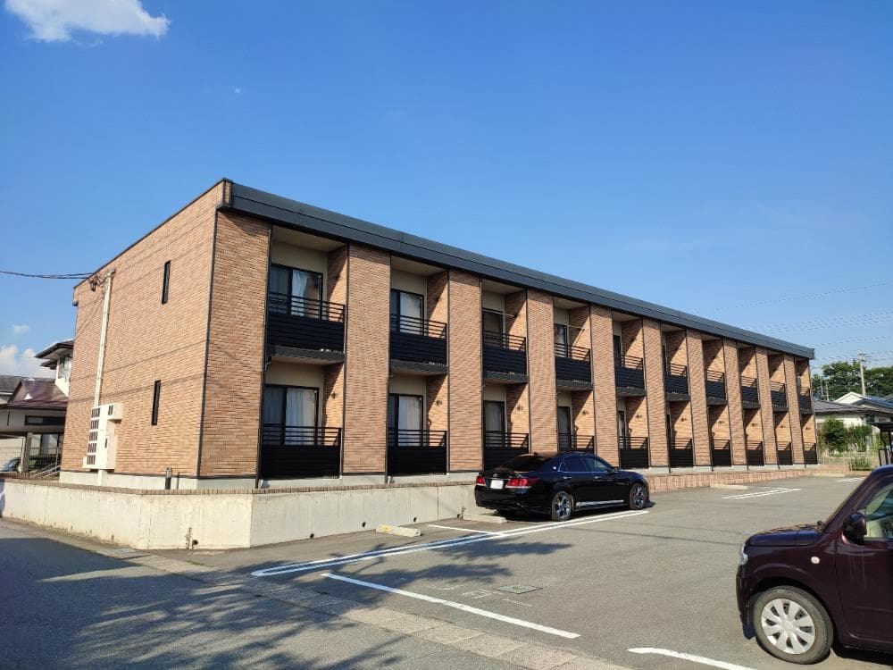 Main exterior of LEONEXT Amour Tendo
