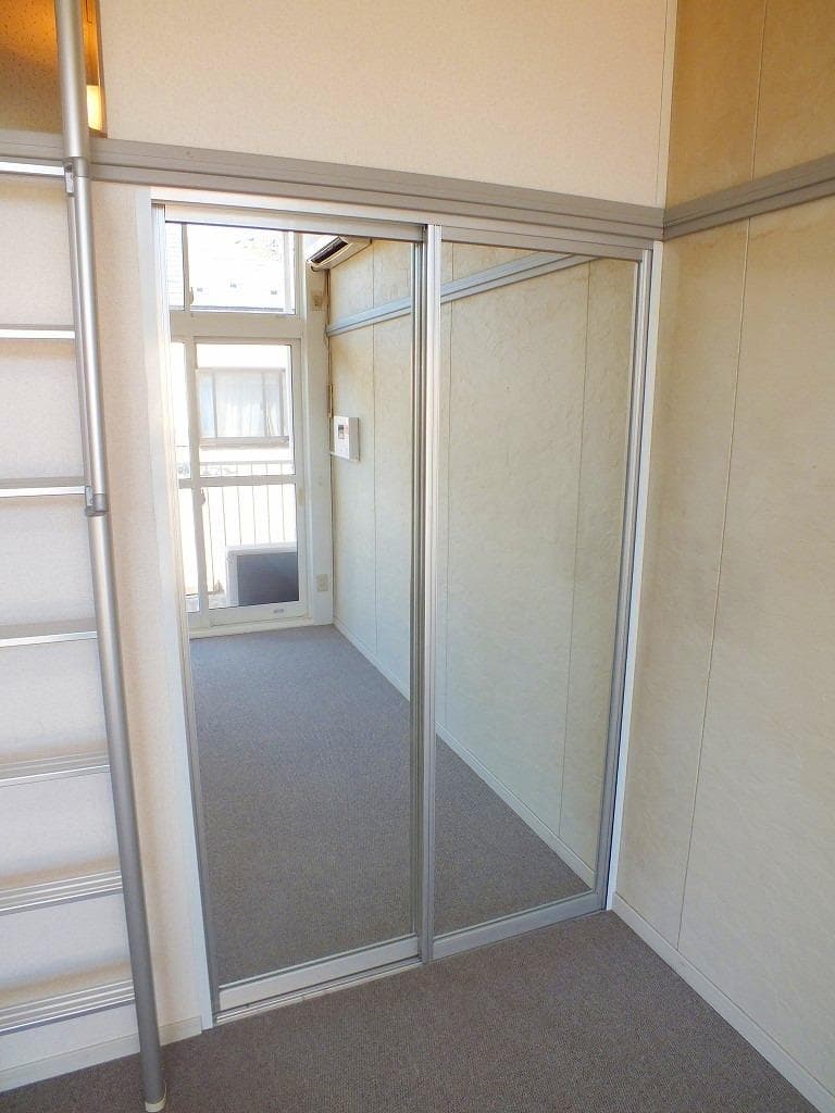Room image 8