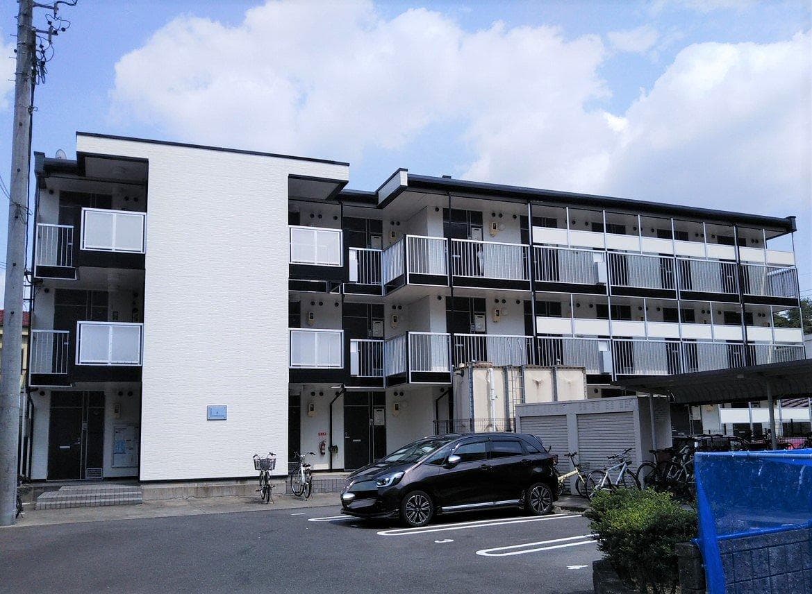 Main exterior of leopalace Hikari