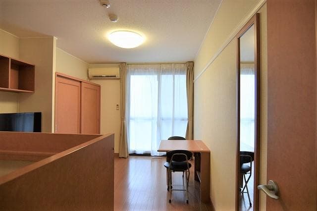 Room image 8