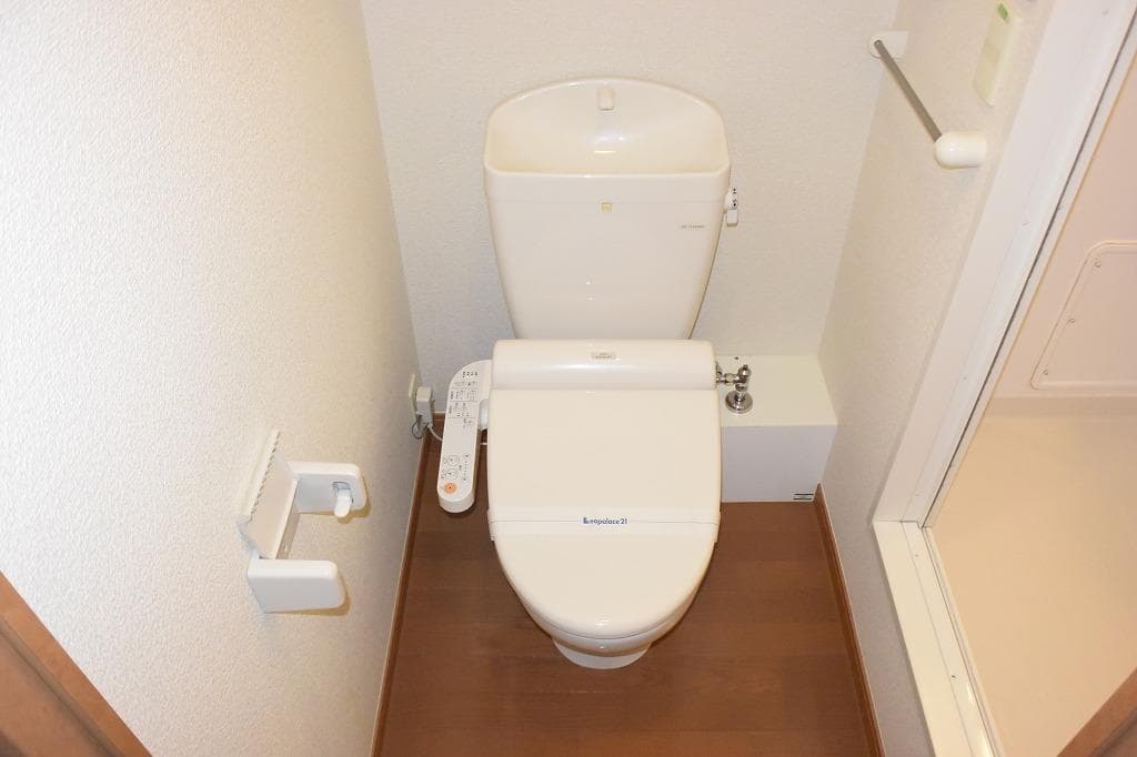 Room image 8