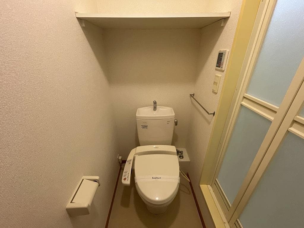 Room image 8