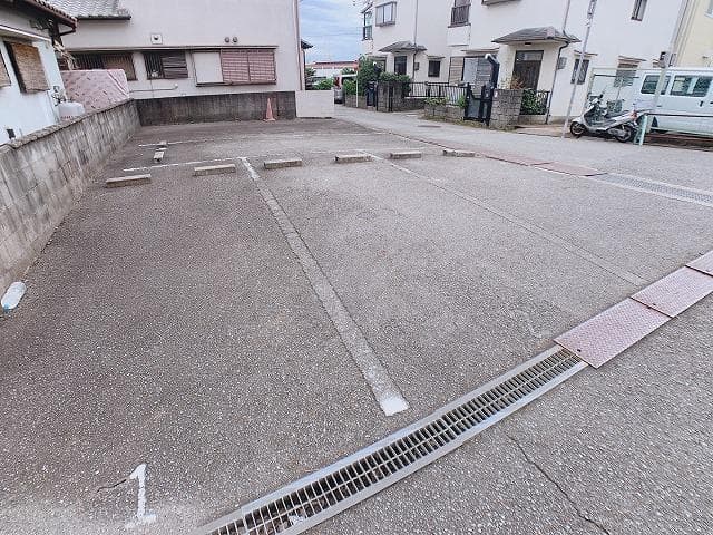 Room image 13