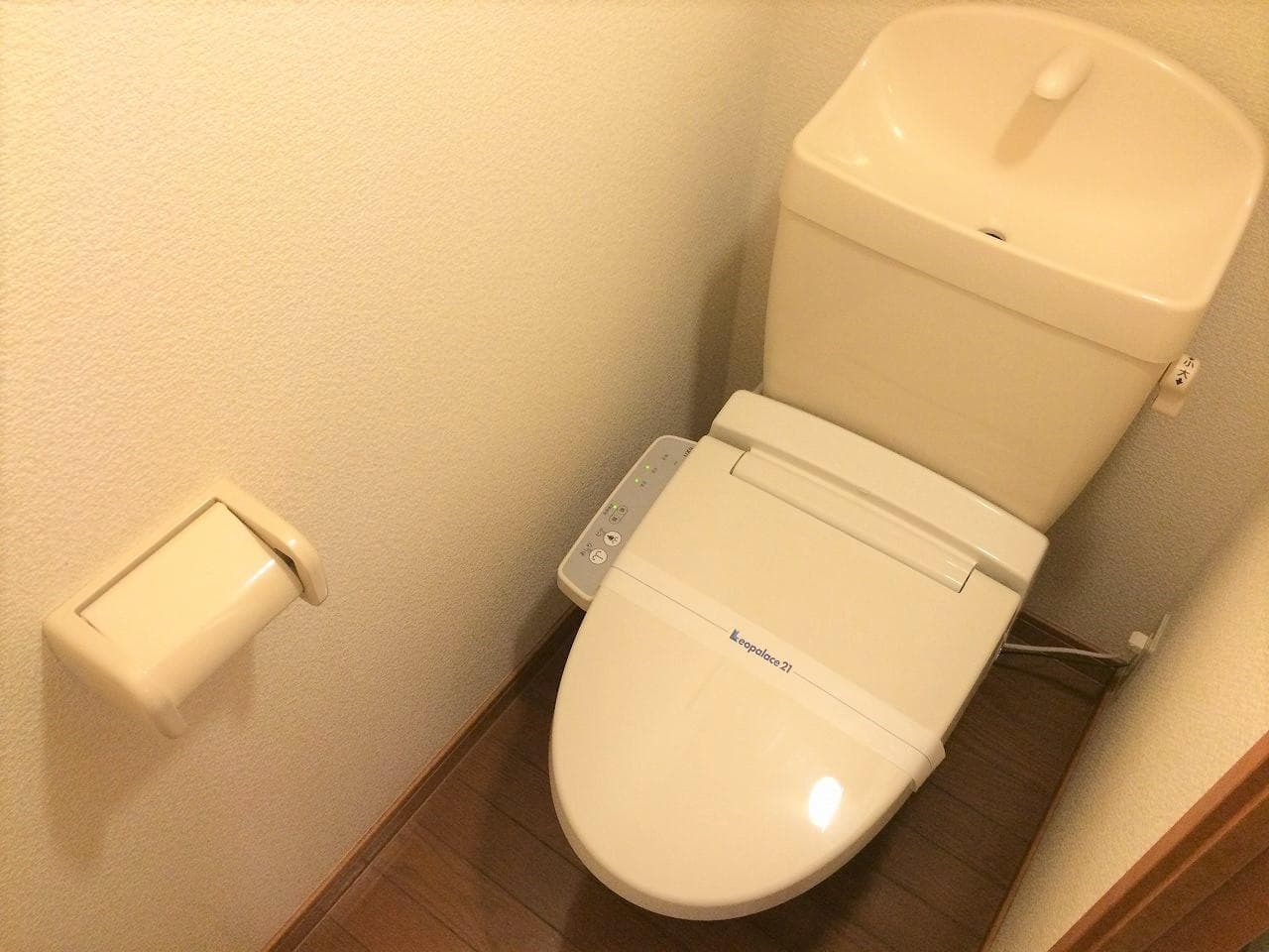 Room image 13