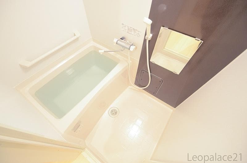 Room image 11